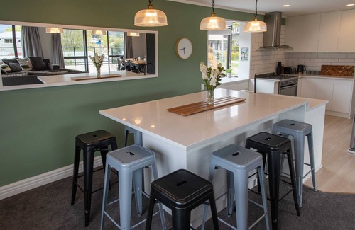 Wanaka House | Pip's Lakeview Retreat