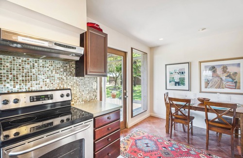 Pipe Creek House | Pipe Creek Escape w/Screened-In Porch & Hot Tub!