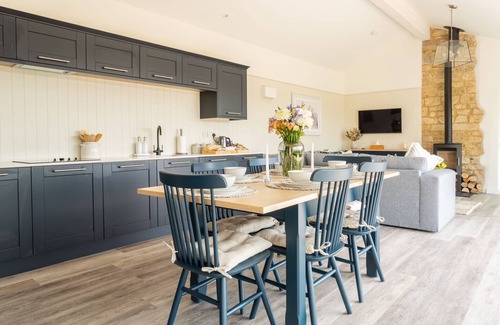 Limpley Stoke House | Pipehouse - Three Bedroom House, Sleeps 6