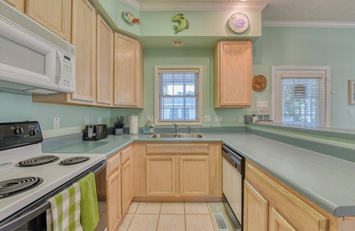 Surfside Beach House | Piper's Retreat - Four Bedroom, Three Bath Dog Friendly Home