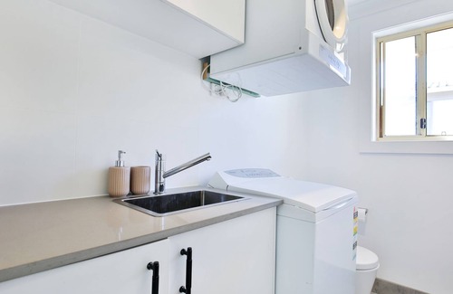 Culburra Beach House | Pipers Spot - Pet Friendly - Fireplace with Swimming Pool