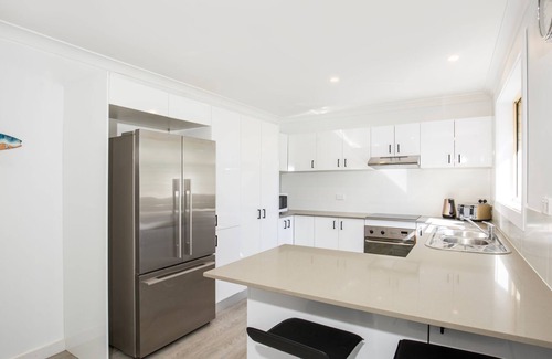 Culburra Beach House | Pipers Spot - Pet Friendly - Fireplace with Swimming Pool
