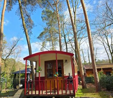 Lanaken Ski Chalet | pipowagen met prive Hot tub