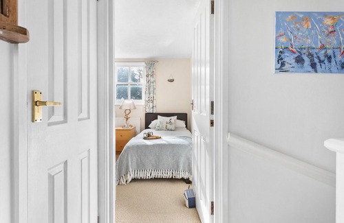 Malborough House | Pippin Cottage - Character Cottage with the spirit of the sea