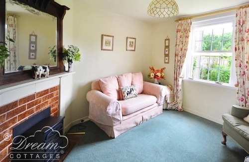 Evershot Cottage | PIPPINS, pet friendly, with a garden in Dorchester