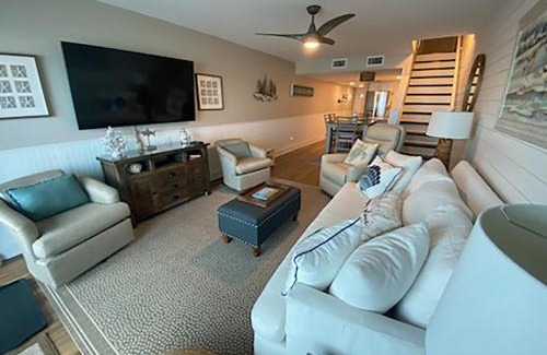 Sunnyside House | Pirate Cove Villas #111 by Emerald Coast Retreats