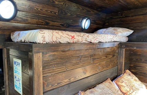 Dandridge Boat Rental | Pirate Houseboat on Douglas Lake!