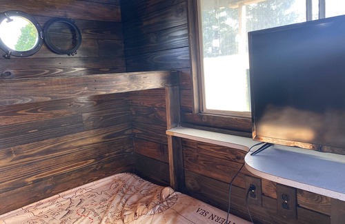 Dandridge Boat Rental | Pirate Houseboat on Douglas Lake!