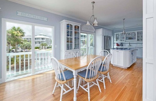 Saint Helena Island House | Pirate's Den - Charming Getaway on Harbor!