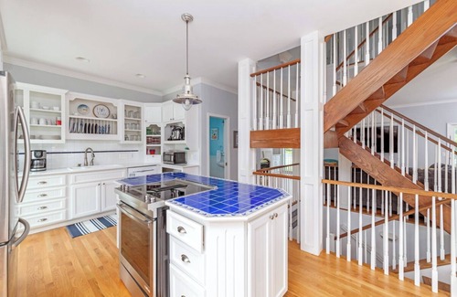 Saint Helena Island House | Pirate's Den - Charming Getaway on Harbor!