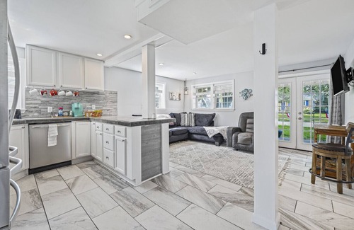 Morehead City Apartment | PirateCove has boat parking and pet friendly