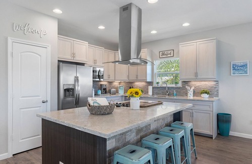 Pirates Beach House | Pirates Beach FAVORITE just few minutes walk to the water! Welcome to Sea Glory!