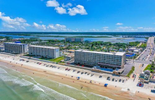 Daytona Beach Shores Hotel | Pirates Cove Unit G22