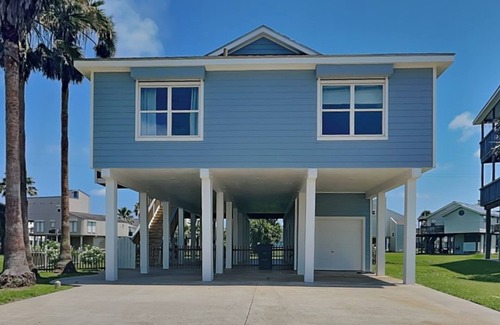 Pirates Beach House | Pirates' Warchest | Pet-friendly, Ocean View