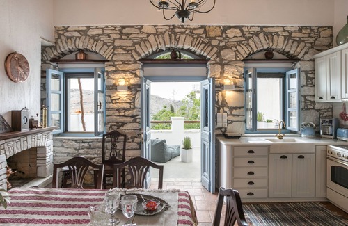 Aperathos House | 'Pirethron' is the absolute representative of the local cycladic architecture