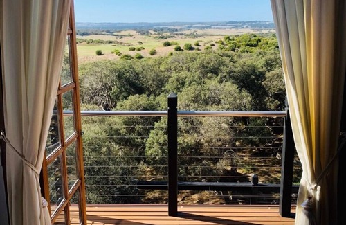 St. Andrews Beach Cottage | Pirongia Villa, high on a hill, beach is 200m walk away.
