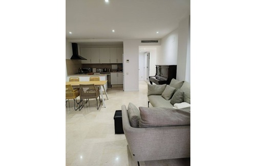 Diagonal Mar i el Front Maritim del Poblenou Apartment | Piscina Pistas Gimnasio Parque Infantil Wifi