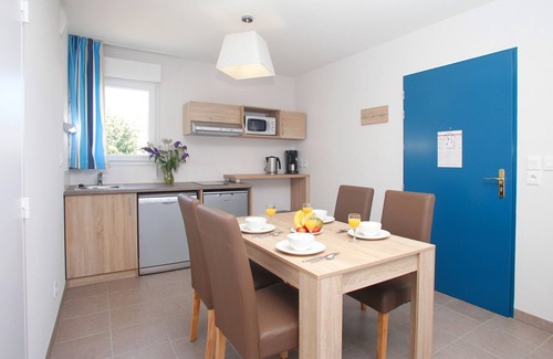 Baden Condo | Piscine Extérieure Chauffée | Appart accueillant
