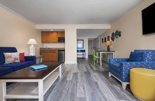 Motel District Hotel | Pismo Lighthouse Suites