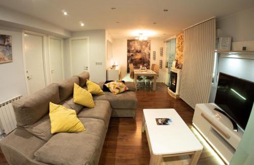 Las Campas y San Claudio Apartment | Piso Céntrico "Villa Revallines"