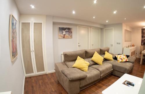Las Campas y San Claudio Apartment | Piso Céntrico "Villa Revallines"