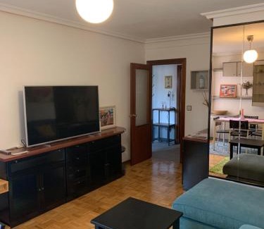 La Corredoria y Ventanielles Apartment | Piso Centro Estación de Autobuses-Tren Con Garaje