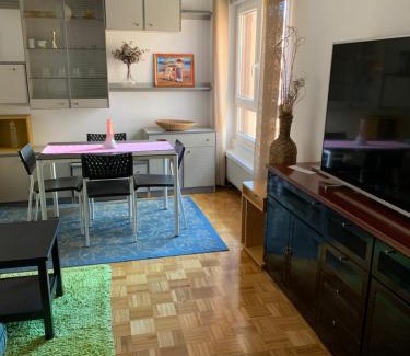 La Corredoria y Ventanielles Apartment | Piso Centro Estación de Autobuses-Tren Con Garaje