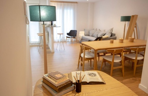 Seguencu Condo | Piso en el Centro de la Ciudad de Cangas de Onis, con Vista al rio Sella