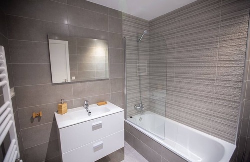 Seguencu Condo | Piso en el Centro de la Ciudad de Cangas de Onis, con Vista al rio Sella