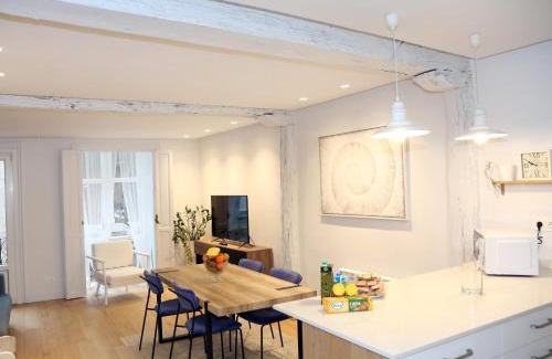 Bilbao Old Town Apartment | PISO REFORMADO FRENTE A LA CATEDRAL