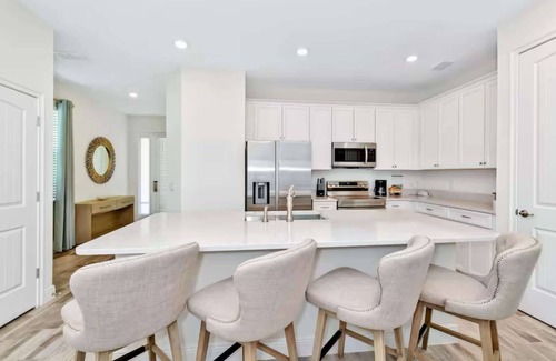West Kissimmee House | Pistachio Palace - Sleeps 10!