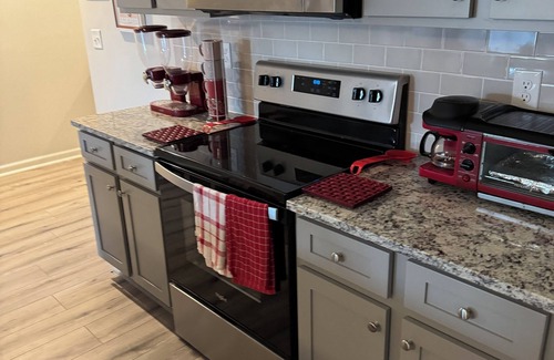 Lovejoy House | Pit stop Paradise nA Charming 3-bedroom house in Hampton with AC and WiFi
