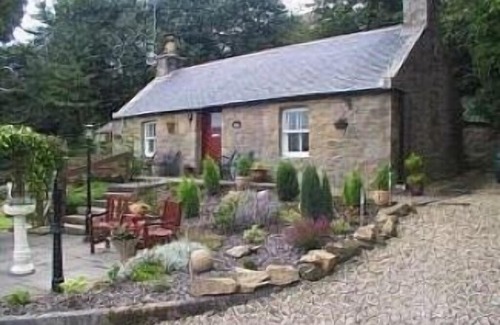 Ellon Cabin | Pitmedden Bothy - Holiday Cottage with Central Heating + Wood Burning Stove