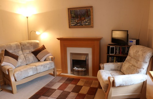 Ellon Cabin | Pitmedden Bothy - Holiday Cottage with Central Heating + Wood Burning Stove