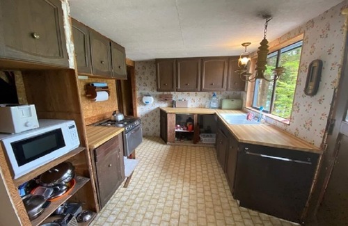 Metro Vancouver Regional District Cabin | Pitt Lake Cabin - Boat Access Only