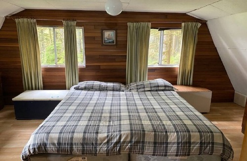 Metro Vancouver Regional District Cabin | Pitt Lake Cabin - Boat Access Only