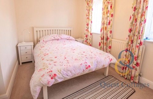 Tenterden House | Pittlesden Cottage - Sleeps 4 - Tenterden - 2 mins from high street - Dog Friendly - Private Parking