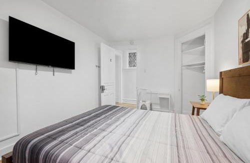 Shadyside House | Pittsburgh Shadyside 1C Spacious and Cozy Private Bedroom with Shared Bathroom