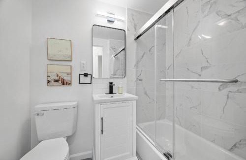 Shadyside House | Pittsburgh Shadyside 1C Spacious and Cozy Private Bedroom with Shared Bathroom