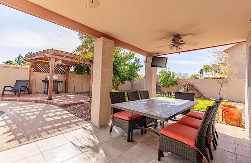 Glendale House | Piute Palace 5BR by Casago