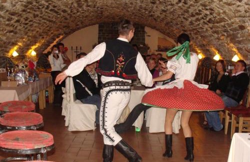 Detva House | Pivnica a Penzion pri studni