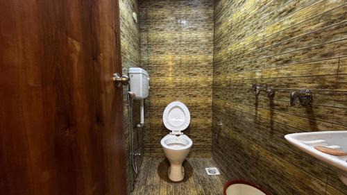 Dombivli East Hotel | Pks hotel shahanai