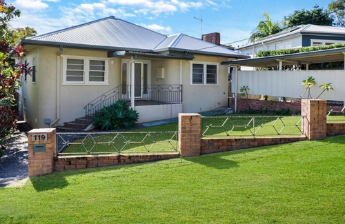 Coffs Harbour House | Place au Soleil - Nestled in the heart of picturesque Coffs Harbour.