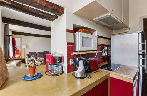 5th Arrondissement Apartment | Place Contrescarpe 2 bedroom flat