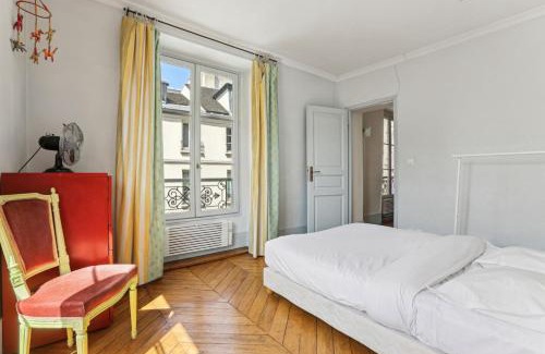 5th Arrondissement Apartment | Place Contrescarpe 2 bedroom flat