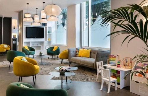 13th Arrondissement Apartment | Place D'Italie Studio Apartment With Aircon