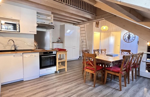 Cauterets Apartment | Place de la mairie T2 type loft 70m2 terrasse 35m2