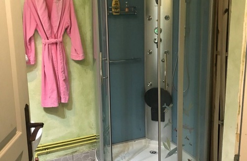 Bazancourt Bed & Breakfast | Plain Pied Dépendance Chez L'habitant