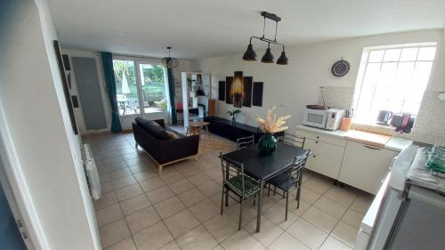 Chaponost Apartment | Plaisir des prés - Appartement T3, jardin, parking