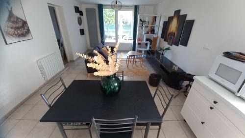 Chaponost Apartment | Plaisir des prés - Appartement T3, jardin, parking